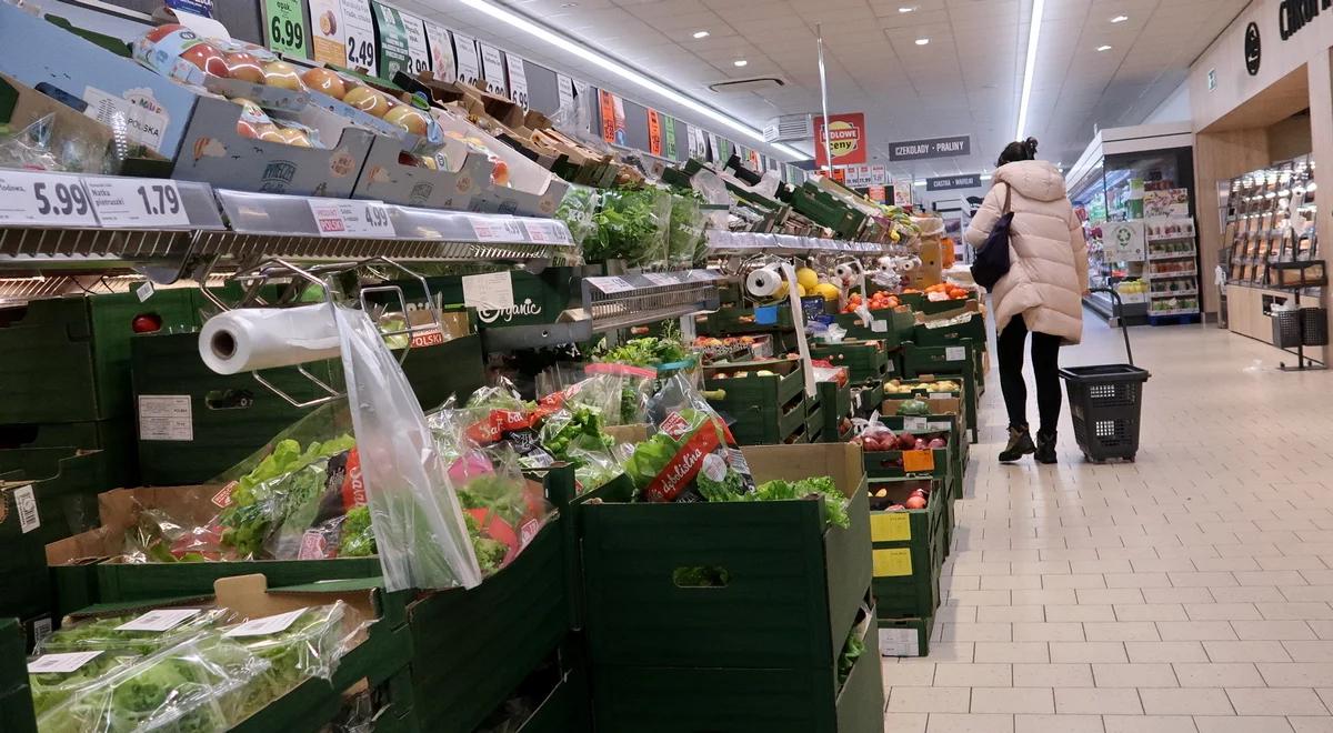 Ceny artykułów spożywczych. Nowy lider najtańszych sieci handlowych. Biedronka zdetronizowała Auchan
